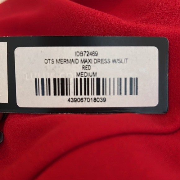 BRAND NEW WITH TAGS Lulus Off The Shoulder Mermaid Maxi Dress with Slit in Red - Picture 5 of 5
